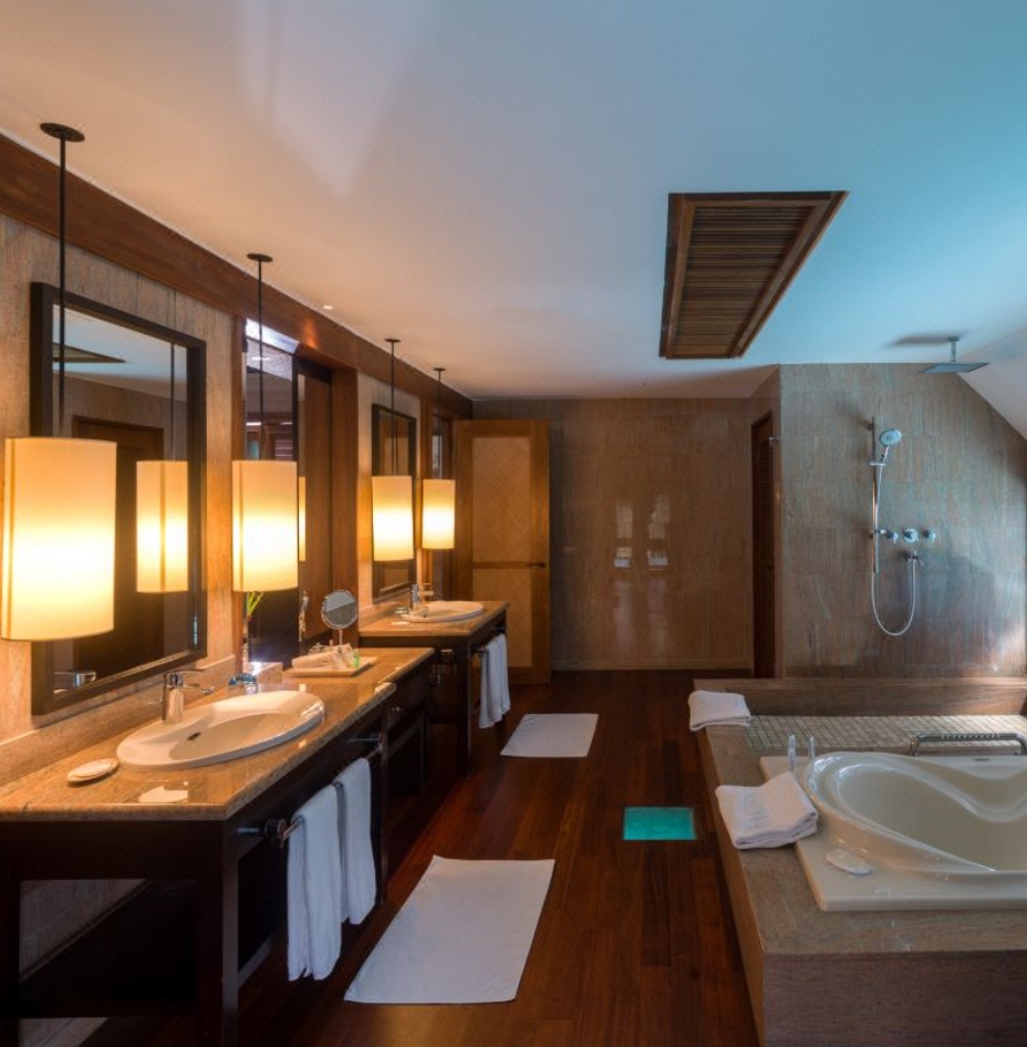 1mc4x12000busl2y9A01B_W_1080_808_R5_D